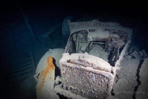 Wreck with fish swimming 